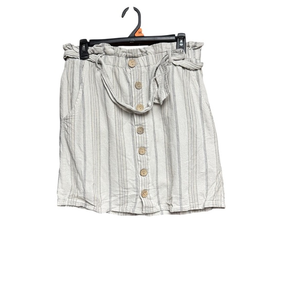 Daytrip size large Cream Mini Skirt with Tie Front for Casual Resort Wear - Picture 1 of 7